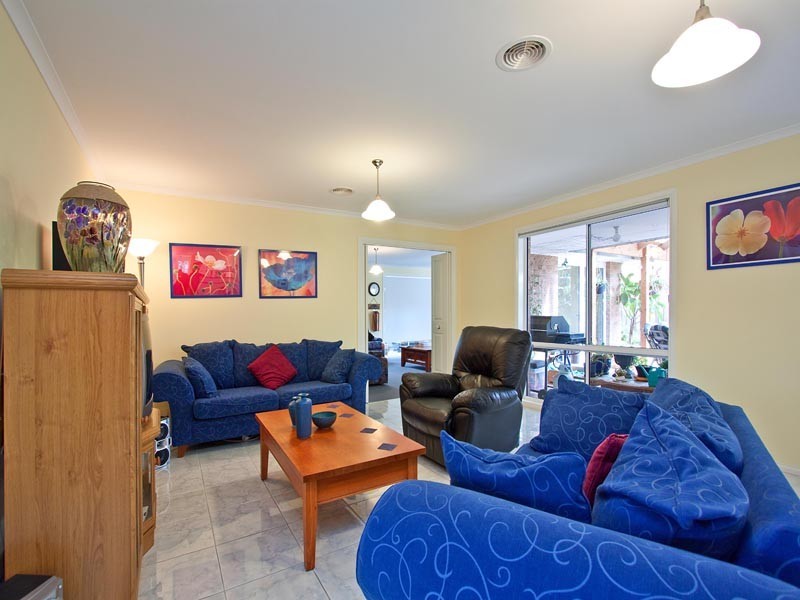 15 Wicklow Drive, Cranbourne VIC 3977