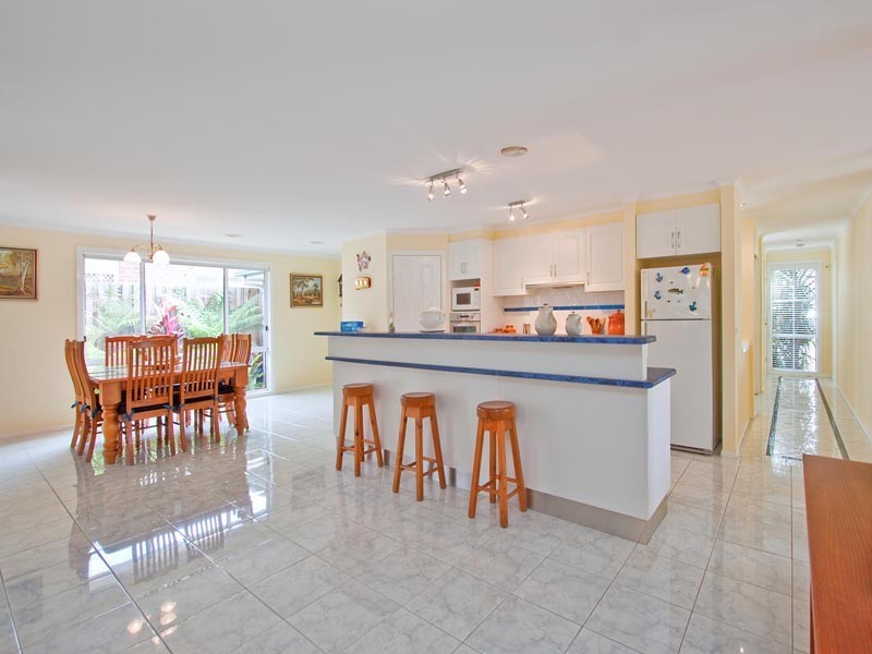 15 Wicklow Drive, Cranbourne VIC 3977