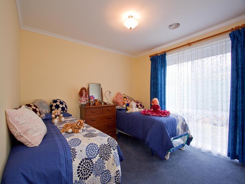 15 Wicklow Drive, Cranbourne VIC 3977