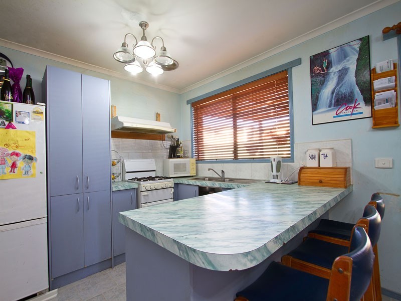 4 Raffindale Crescent, Cranbourne VIC 3977