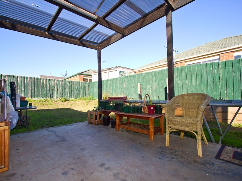 4 Raffindale Crescent, Cranbourne VIC 3977