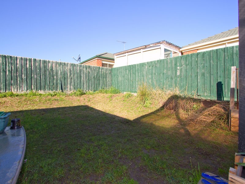 4 Raffindale Crescent, Cranbourne VIC 3977