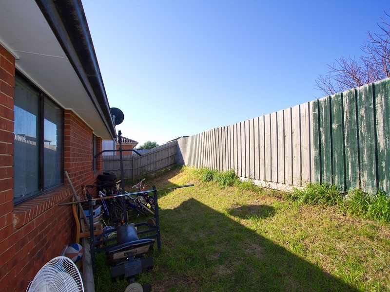 4 Raffindale Crescent, Cranbourne VIC 3977