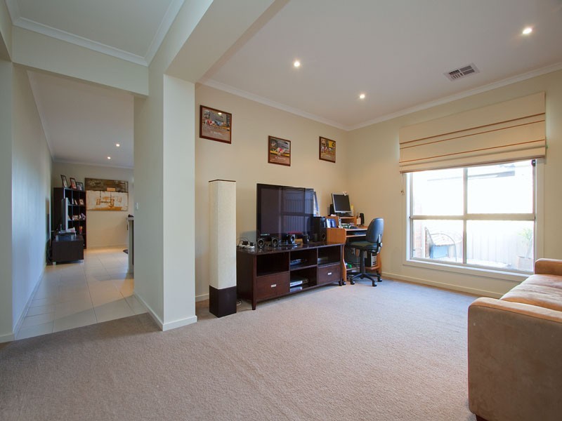 14 Lahinch Grove, Cranbourne VIC 3977