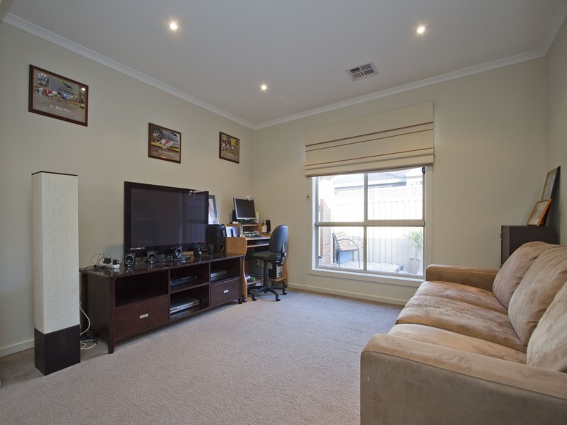 14 Lahinch Grove, Cranbourne VIC 3977