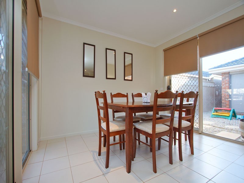 14 Lahinch Grove, Cranbourne VIC 3977