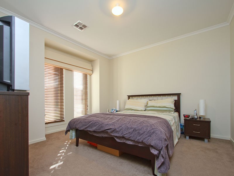 14 Lahinch Grove, Cranbourne VIC 3977