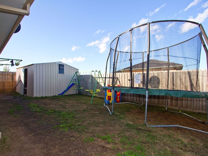 14 Lahinch Grove, Cranbourne VIC 3977