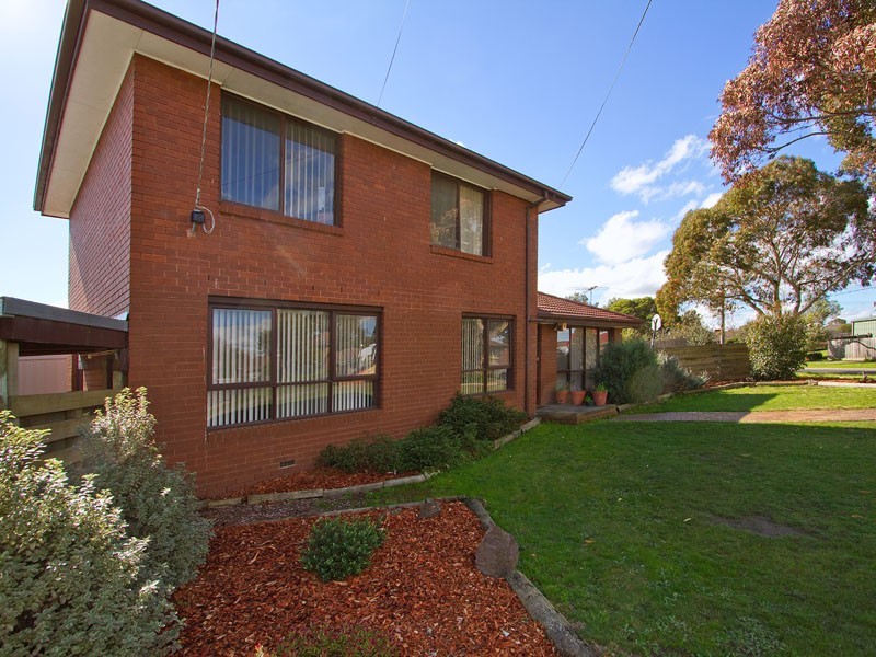 5 Thomas Crescent, Cranbourne VIC 3977