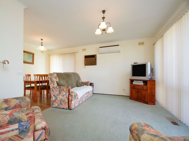 5 Thomas Crescent, Cranbourne VIC 3977