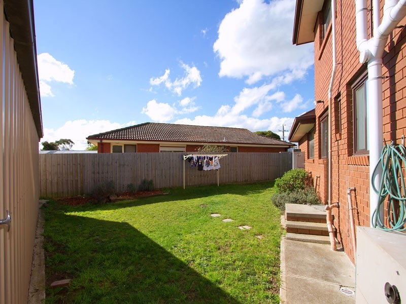 5 Thomas Crescent, Cranbourne VIC 3977