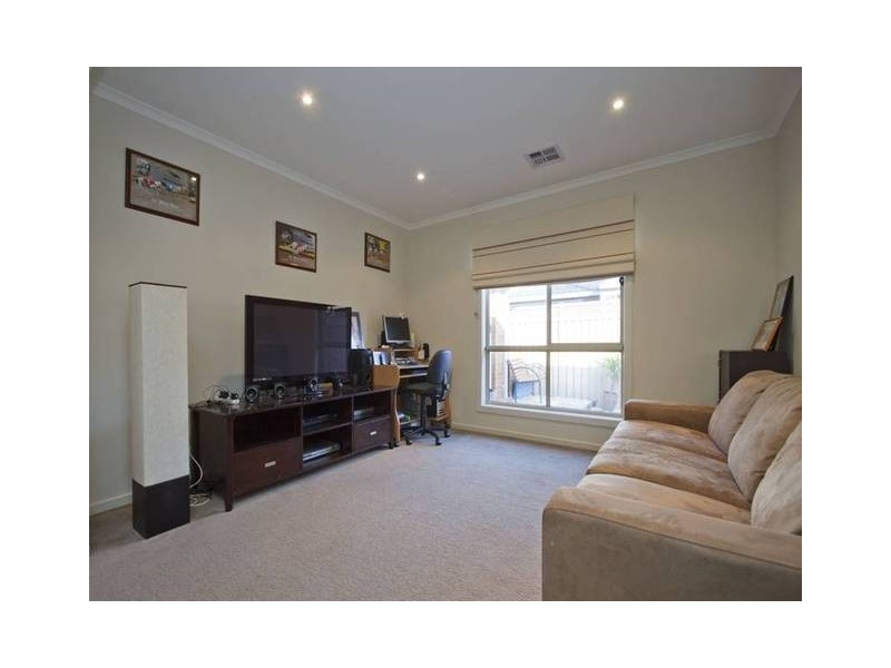14 Lahinch Grove, Cranbourne VIC 3977