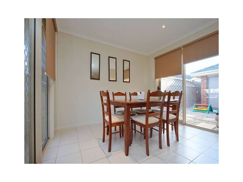 14 Lahinch Grove, Cranbourne VIC 3977