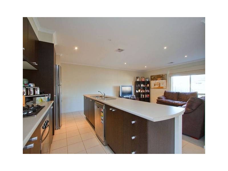 14 Lahinch Grove, Cranbourne VIC 3977