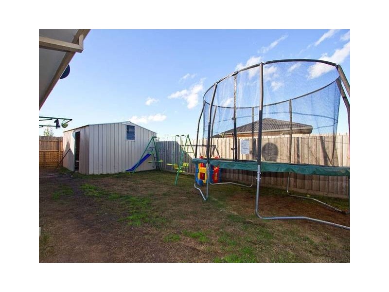 14 Lahinch Grove, Cranbourne VIC 3977