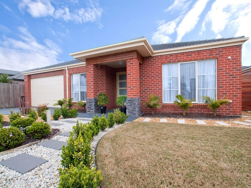 52 Ferndown Drive, Cranbourne VIC 3977