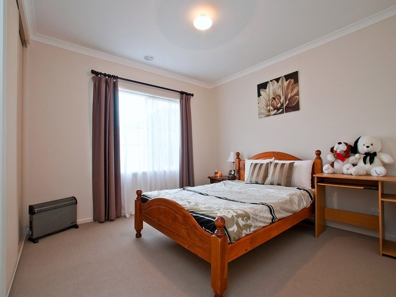 52 Ferndown Drive, Cranbourne VIC 3977