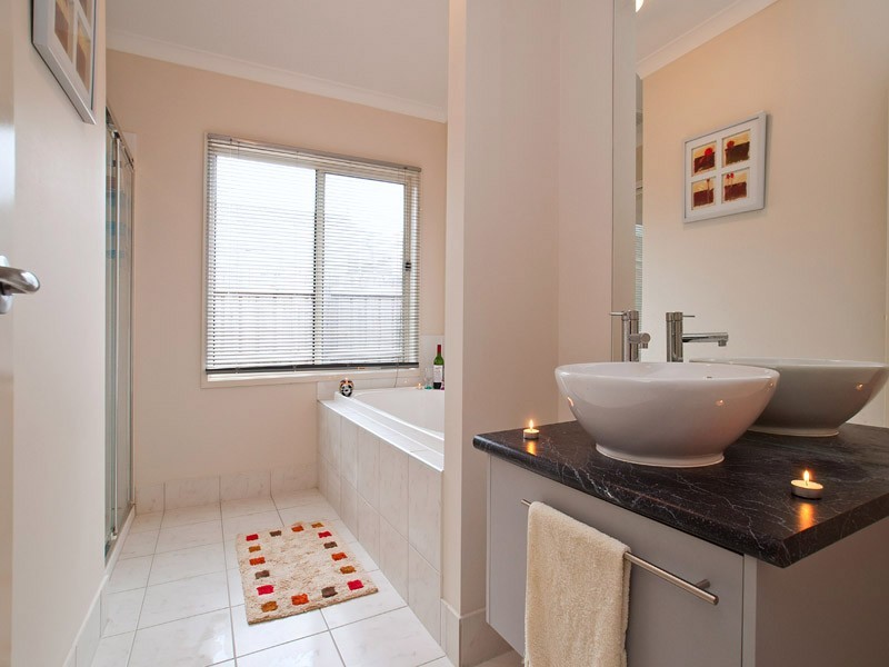 52 Ferndown Drive, Cranbourne VIC 3977