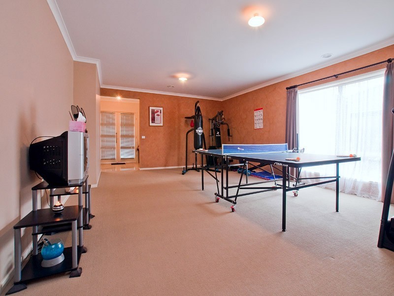 52 Ferndown Drive, Cranbourne VIC 3977