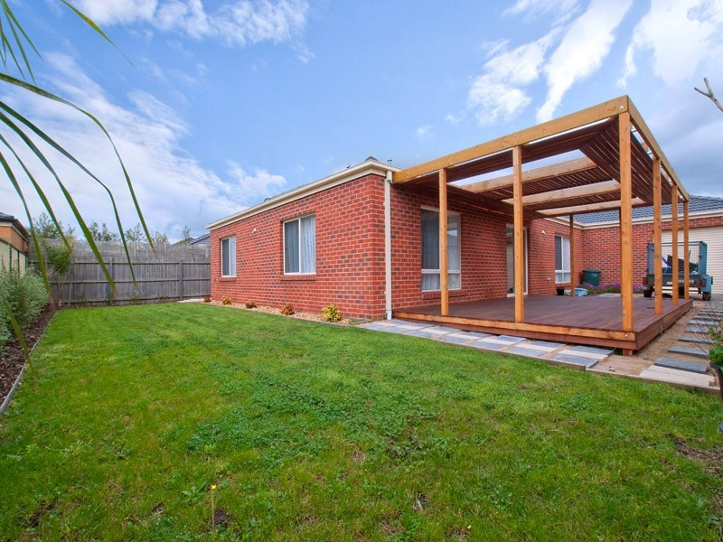 52 Ferndown Drive, Cranbourne VIC 3977