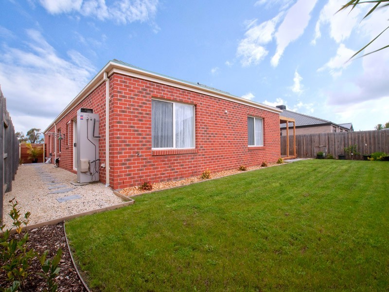 52 Ferndown Drive, Cranbourne VIC 3977