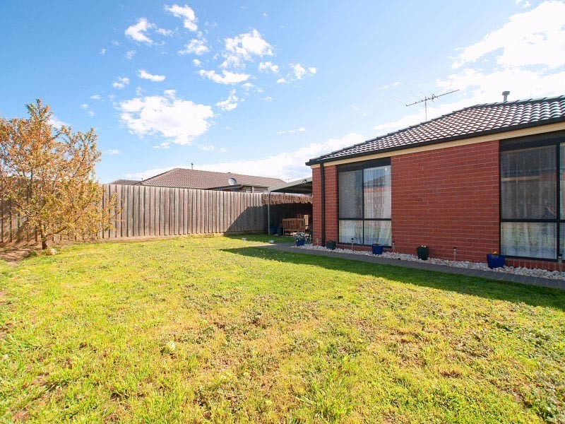 27 Alberton Drive, Cranbourne VIC 3977