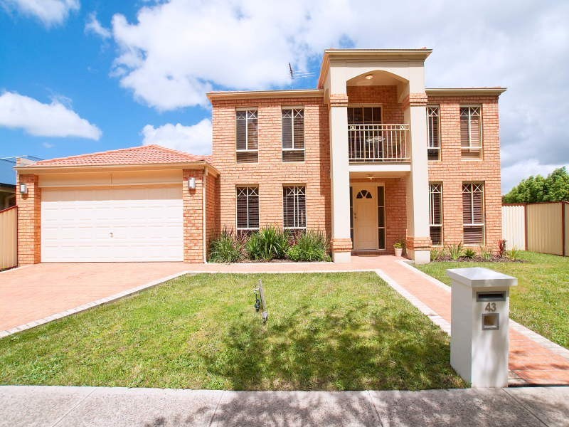 43 Sunningdale Crescent, Cranbourne VIC 3977