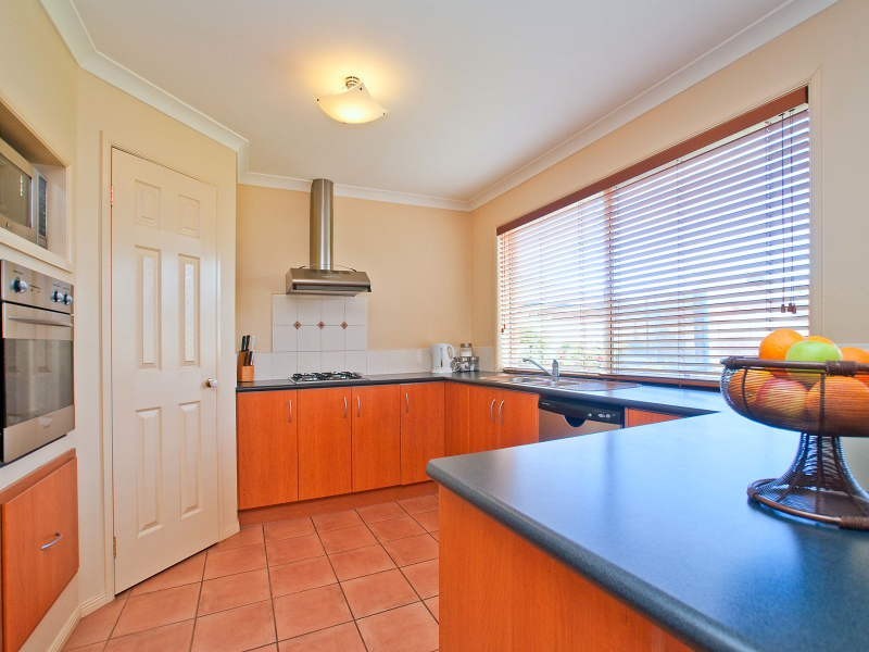 43 Sunningdale Crescent, Cranbourne VIC 3977