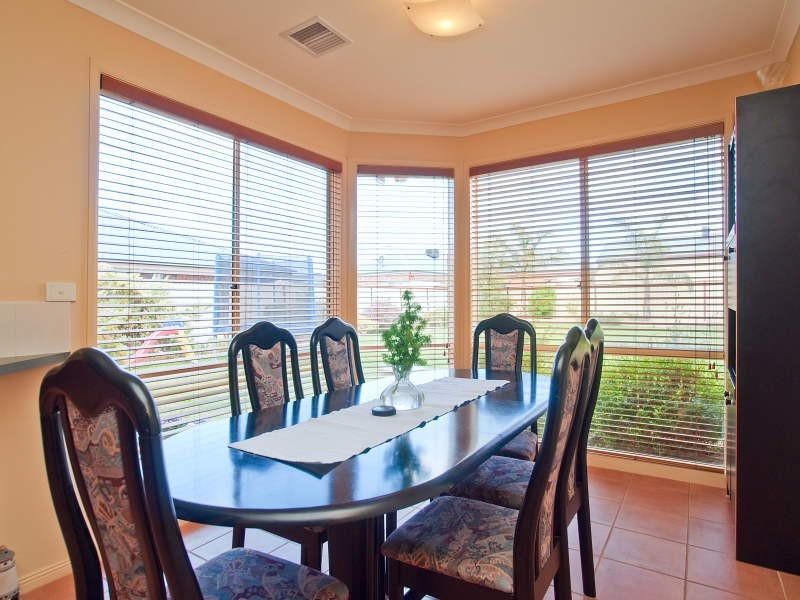 43 Sunningdale Crescent, Cranbourne VIC 3977