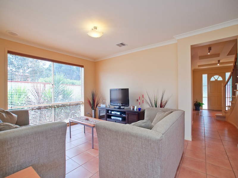 43 Sunningdale Crescent, Cranbourne VIC 3977