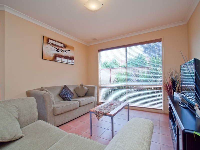 43 Sunningdale Crescent, Cranbourne VIC 3977