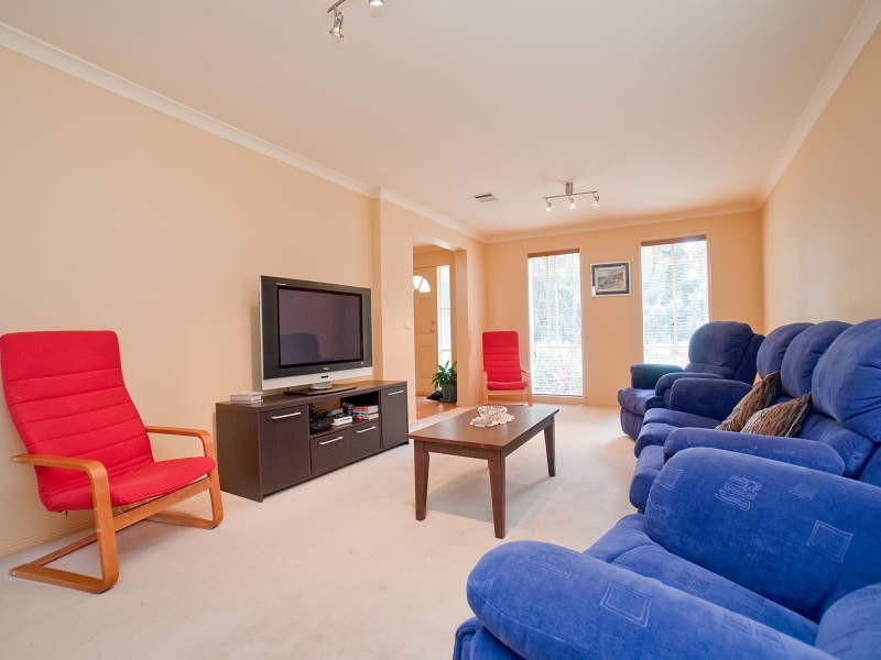 43 Sunningdale Crescent, Cranbourne VIC 3977