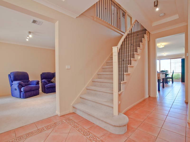 43 Sunningdale Crescent, Cranbourne VIC 3977