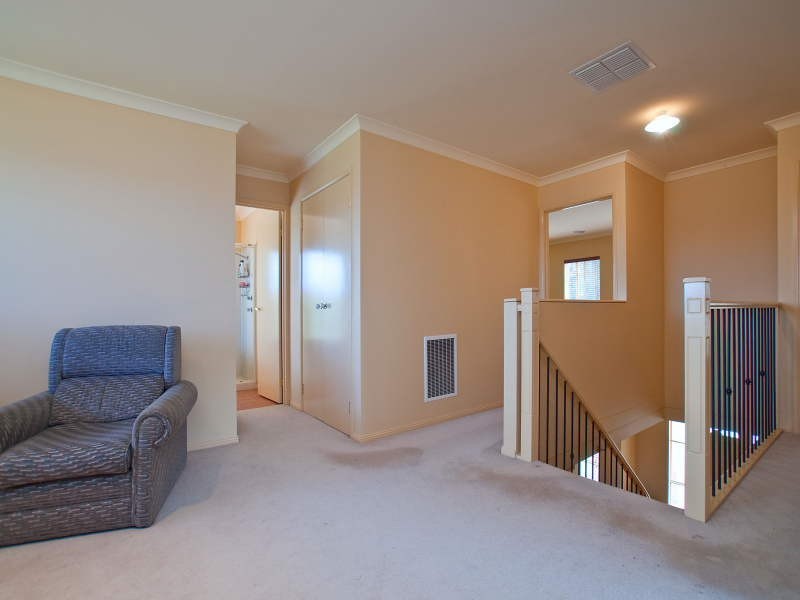 43 Sunningdale Crescent, Cranbourne VIC 3977