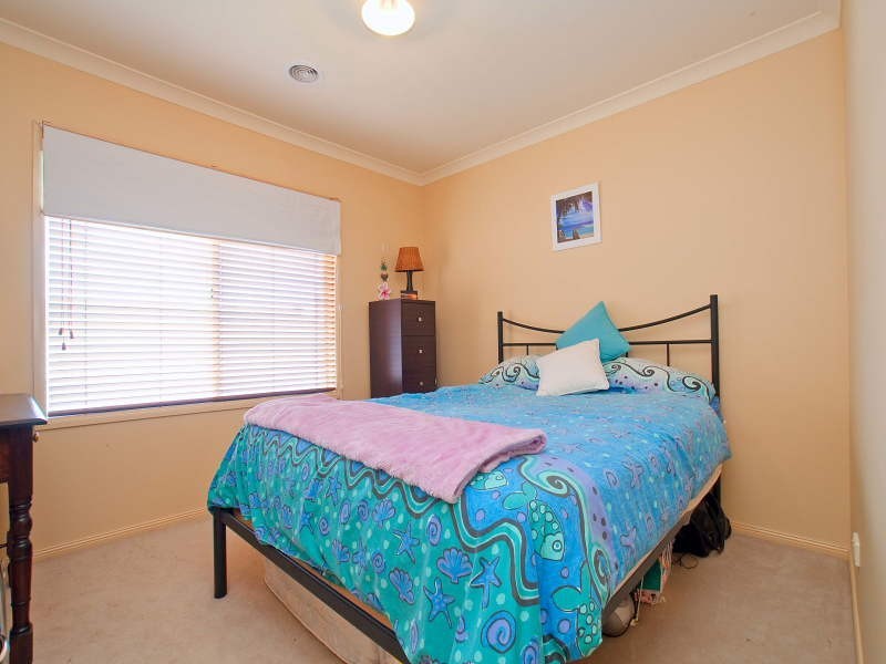 43 Sunningdale Crescent, Cranbourne VIC 3977