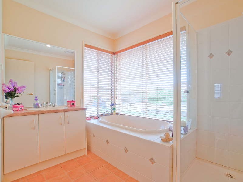 43 Sunningdale Crescent, Cranbourne VIC 3977