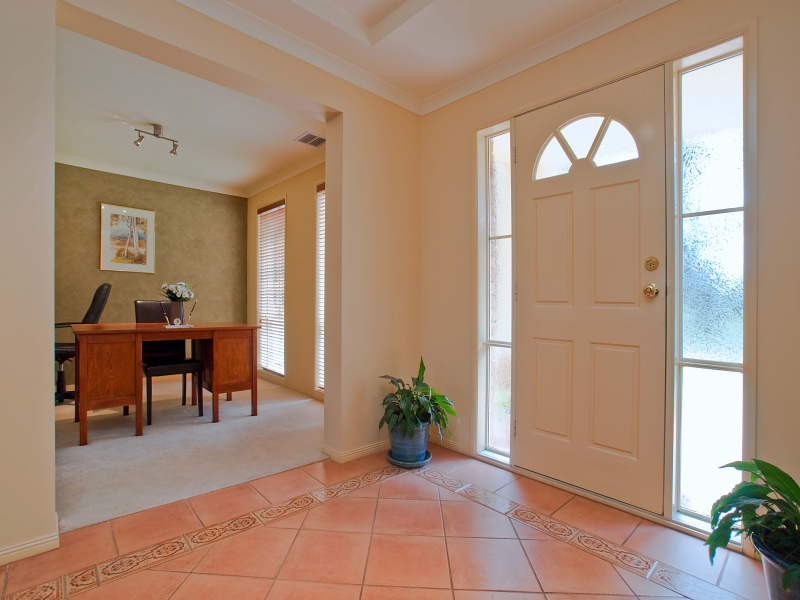 43 Sunningdale Crescent, Cranbourne VIC 3977