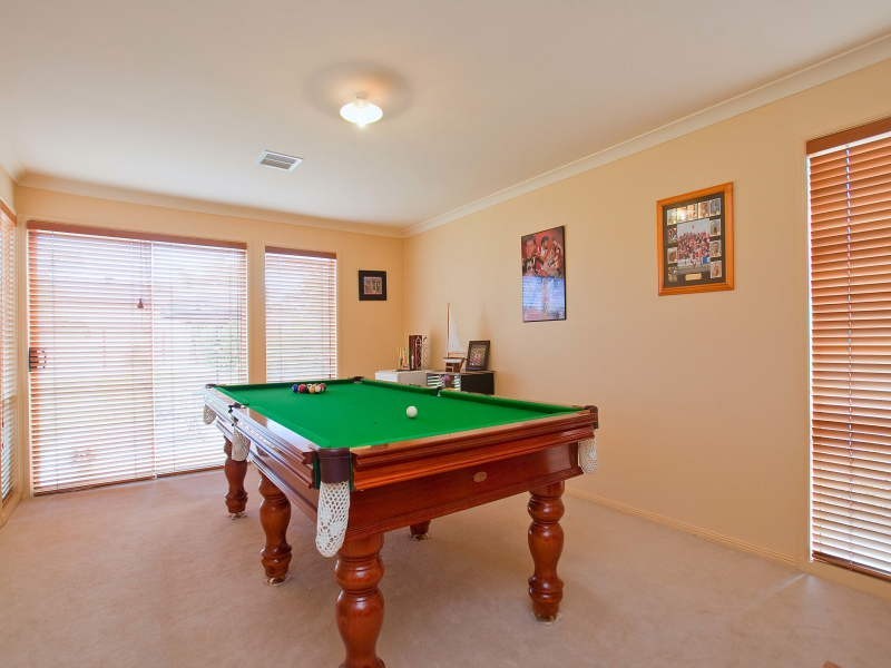 43 Sunningdale Crescent, Cranbourne VIC 3977