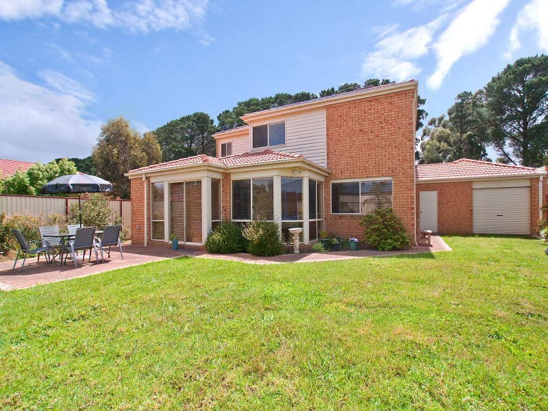 43 Sunningdale Crescent, Cranbourne VIC 3977