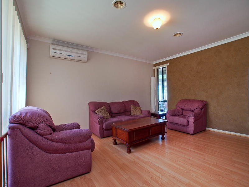 5 Raffindale Crescent, Cranbourne VIC 3977