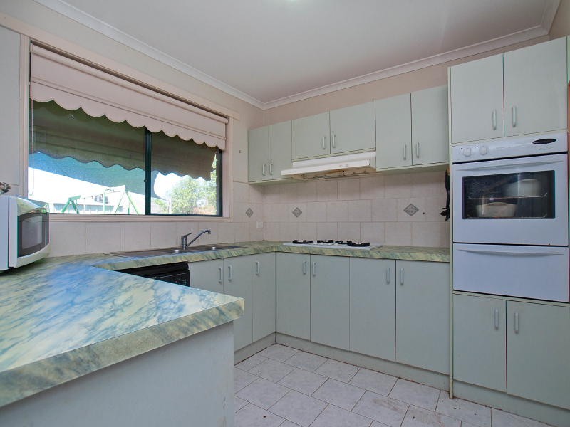 5 Raffindale Crescent, Cranbourne VIC 3977