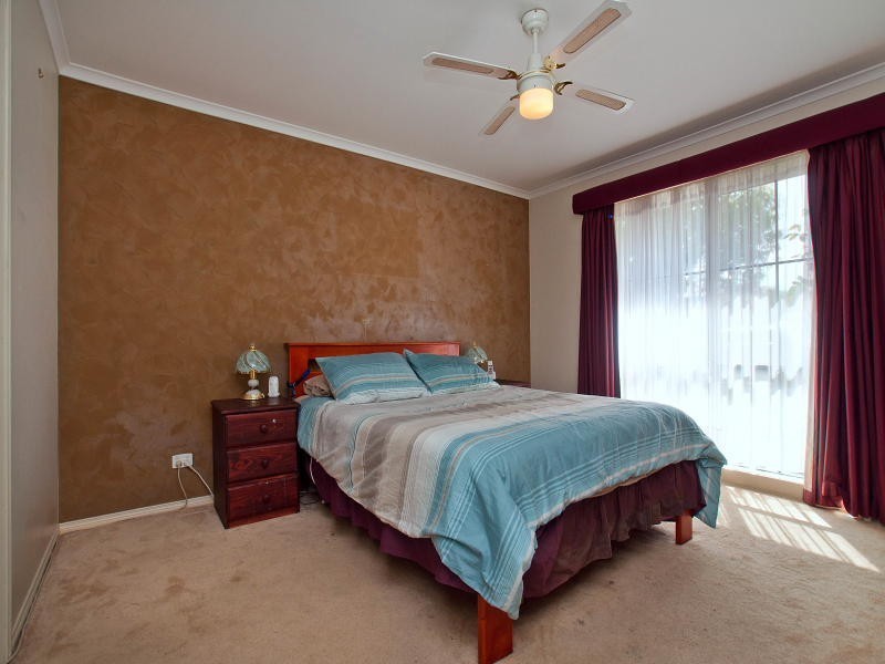 5 Raffindale Crescent, Cranbourne VIC 3977