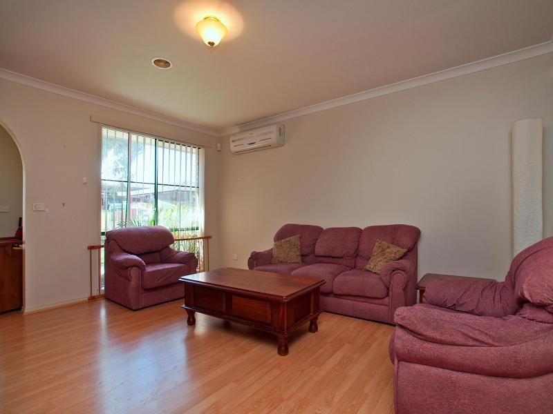 5 Raffindale Crescent, Cranbourne VIC 3977