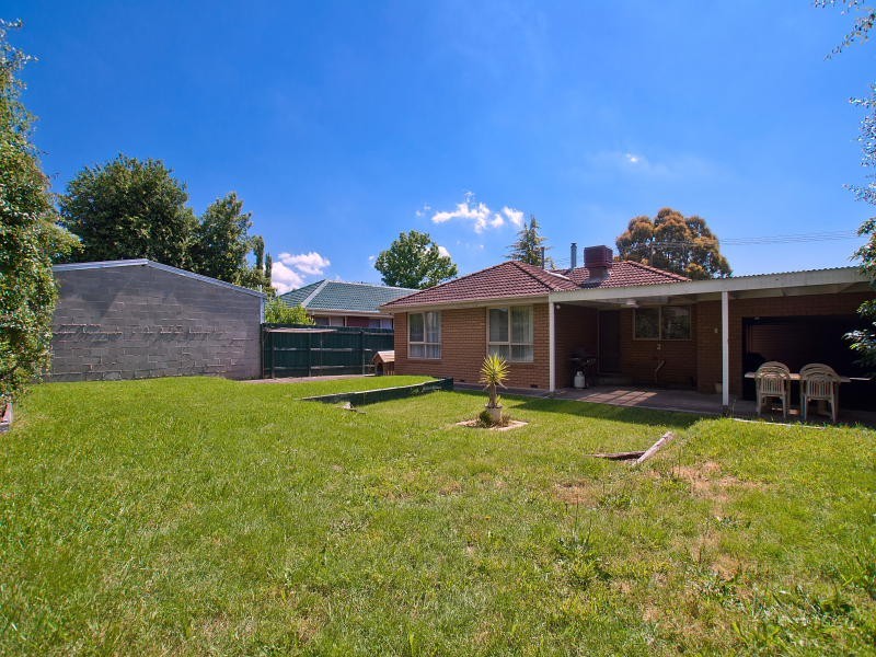 8 Thomas Crescent, Cranbourne VIC 3977