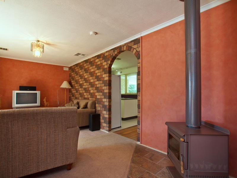 8 Thomas Crescent, Cranbourne VIC 3977