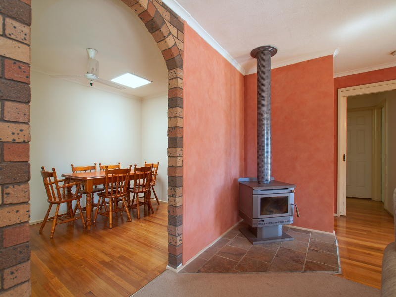 8 Thomas Crescent, Cranbourne VIC 3977