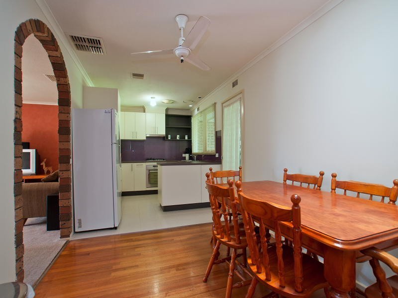 8 Thomas Crescent, Cranbourne VIC 3977