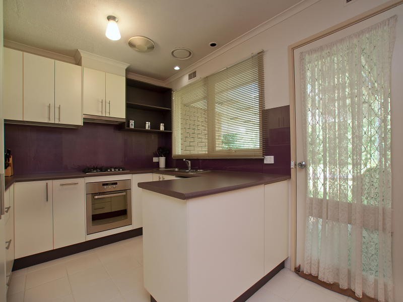 8 Thomas Crescent, Cranbourne VIC 3977