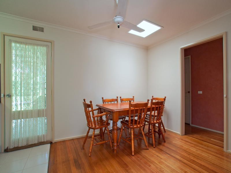 8 Thomas Crescent, Cranbourne VIC 3977