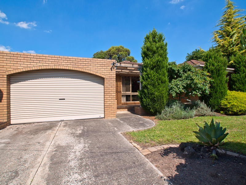 8 Thomas Crescent, Cranbourne VIC 3977